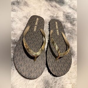 NWOT Michael Kors Gold and brown flip flops women’s size 11